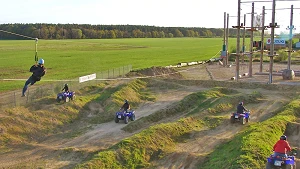 Kletterpark, Quadstrecke und Seilrutsche