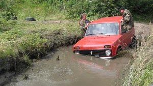 Fahren mit Gelände-Pkw