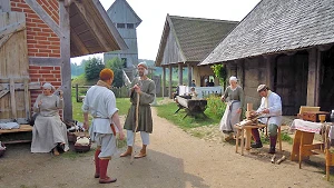 Mittelaltergruppen beleben die Burg