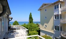 Balkon mit seitlichem Meerblick