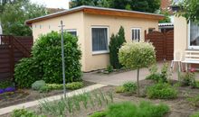 Bungalow mit Gartenterrasse neben dem Wohnhaus der Gastgeber