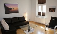 Couchlandschaft mit Schlaffunktion im Wohnzimmer