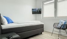 Schlafen 2 im OG, Boxspring (120x200) und TV