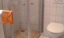 Badezimmer Dusche und WC