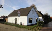 Ferienhaus Avalon mit Terrasse und kleiner Grünfläche