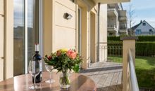 Balkon mit seitlichem Wasserblick