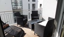 gemütlicher, möblierter Balkon