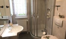 Badezimmer Dusche mit flachem Einstieg