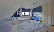 3 Bett Zimmer oben