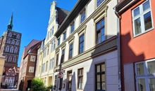 Aussenansicht Straßenseite - Blick auf die Nikolaikirche am Alten Markt