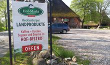 Gutshof Bastorf im Ort mit Hofcafé und Bioladen