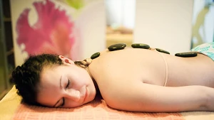 Wellnessanwendungen z. B. Hot Stone Massagen