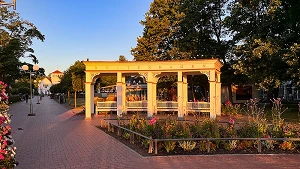 Seebrückenvorplatz im Sonnenaufgang