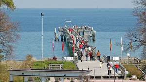 Seebrücke im Frühling