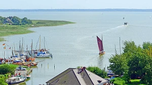 Blick vom Kirchturm auf den Hafen