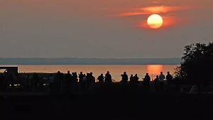 Fotografen warten auf die Kraniche