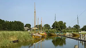 Zeesboote im Hafen Wieck