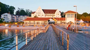 Auf der Glücksburger Seebrücke