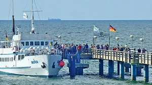 Fahrgastschifffahrt ab Seebrücke Graal-Müritz