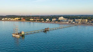 Segelschiff am Brückenkopf