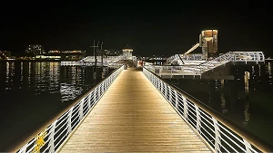 Seebrücke bei Nacht