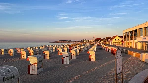 Strand im Sonnenaufgang