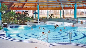 Indoor-Schwimmbecken