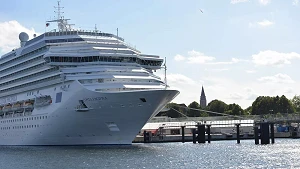 Kreuzfahrtschiff am Ostseekai