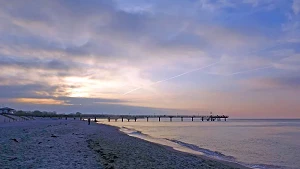 Brücke im Sonnenuntergang