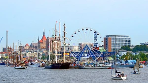 Fahrgeschäfte und Bummelmeile in Rostock