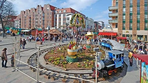 Kinderkarussell auf dem Uniplatz