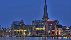 Silos und Turm der Petrikirche