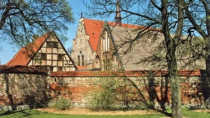 Stadtmauer beim Kloster zum Heiligen Kreuz