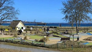 Minigolf mit Ostseeblick