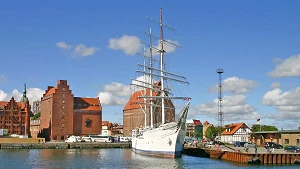 Segelschiff im Stralsunder Hafen