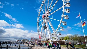 Riesenrad mit Ostseeblick