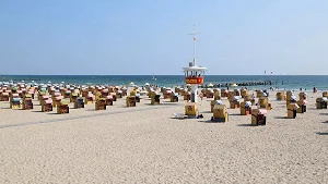 Rettungsschwimmer und Strandkorbverleih