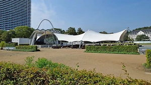 Brügmanngarten mit Bühne