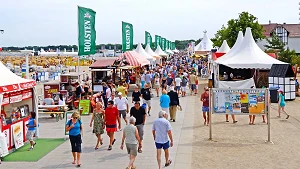 Budenmeile entlang der Promenade