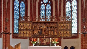 der spätgotische Flügelaltar der Kirche