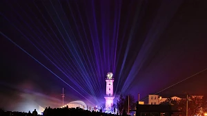 Lasershow zum Warnemünder Turmleuchten