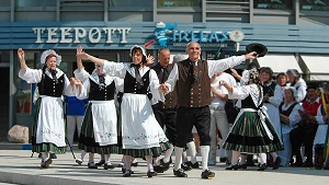 Trachtentreffen zur Warnemünder Woche